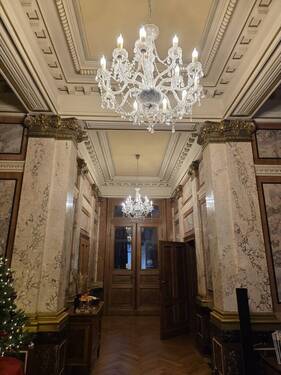 Herrschaftlicher Flur - 6 Zimmer Büro zur Miete in Dresden