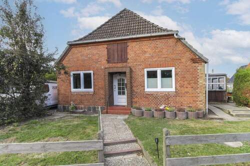 Außenansicht - Moderne Technik trifft Gestaltungsfreiraum: Ihr Sanierungsprojekt mit Herz in Breitenfelde