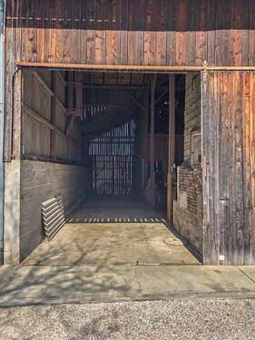 Bild 1 - Ehemalige Tenne als Lager-, Abstell- oder Garagenfläche zu vermieten - ca. 228 m² auf 2 Ebenen