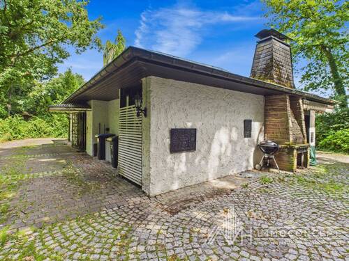 Rück- und Seitenansicht - 8 Zimmer Einfamilienhaus in Strotzbüsch
