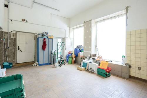 Gewerbeeinheit links - 