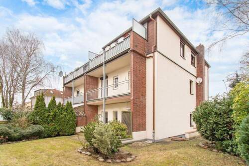 Rückansicht des gepflegten Mehrfamilienhauses - Aufgeteiltes Mehrfamilienhaus in UKE Nähe - Mit zwei frei lieferbaren Wohnungen