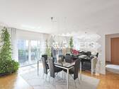 Geräumiger Essbereich mit Balkon- und Gartenzugang - 4 Zimmer Etagenwohnung in Ludwigsburg