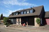 Frontansicht - FREISTEHEND EXKLUSIV 1-2 FAM.-HS., 3 GARAGEN, 7 ZI.237 QM WFL., MARMOR, KAMIN, SAUNA IN KNITTKUHL