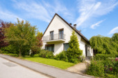 Ansicht - Freistehendes, ca. 150 m² großes Einfamilienhaus mit 5 Schlafzimmern auf einem 988 m² Grundstück