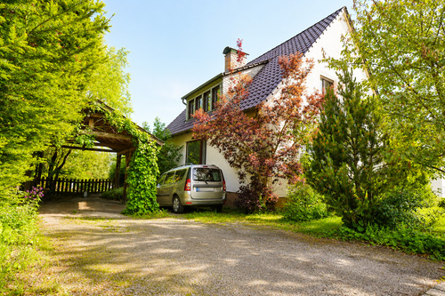 Carport und Stellplatz - 