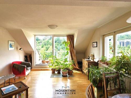 Wohnzimmer - 3 Zimmer Etagenwohnung zum Kaufen in Stuttgart / Rohracker