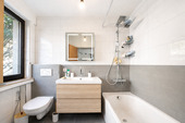 Badezimmer mit Wanne am Schlafzimmer (WHG2) - 