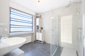 Bad mit Dusche im Erdgeschoss - 