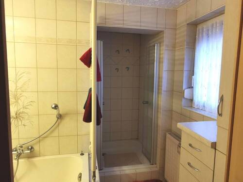 OG - Bad mit Dusche und Wanne - 