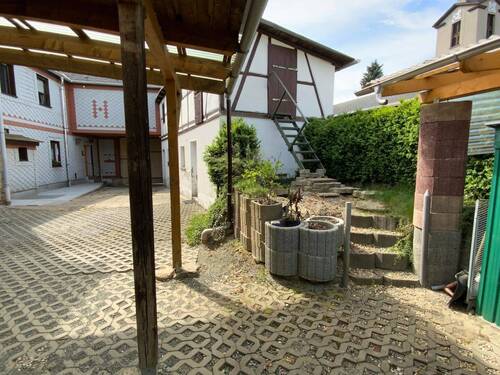 Blick zum Nebenaufgang - Seitengebäude - 