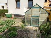 Vorgarten mit Gewächshaus - 