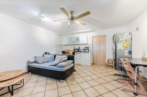 Wohnbereich im Kellergeschoss mit Küche - 