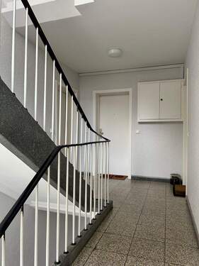 Treppenhaus - 3 Zimmer Etagenwohnung zum Kaufen in Wuppertal