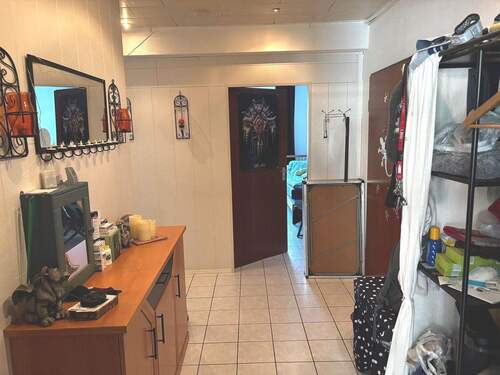 Diele - 3 Zimmer Etagenwohnung zum Kaufen in Krefeld