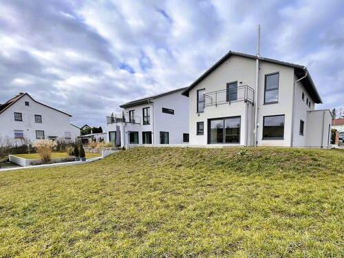 Ansicht Süd-Ost mit Garten - 6 Zimmer Einfamilienhaus in Auenwald