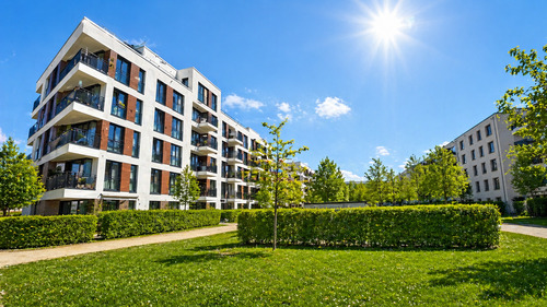 Gebäudeansicht - 3 Zimmer Etagenwohnung zum Kaufen in München