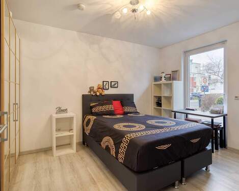 Schlafzimmer (EG) - Doppelhaushälfte mit 155,00 m² in Ratingen zum Kaufen