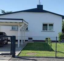 Moderner vollmöblierter Bungalow mit 236 m² Wohn- Nutzfläche, Gartenhaus, Carport, großer Garten - Leipzig Baalsdorf