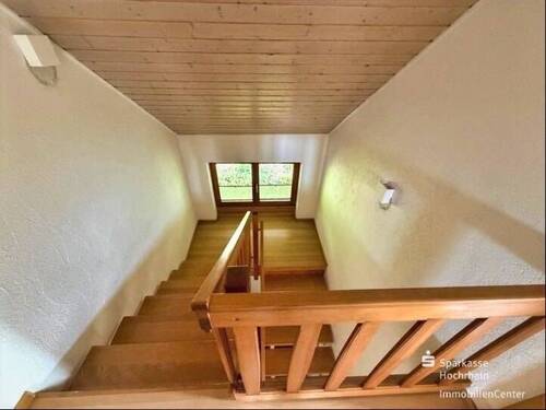 Treppe zw. Ober- und Dachgeschoß - 