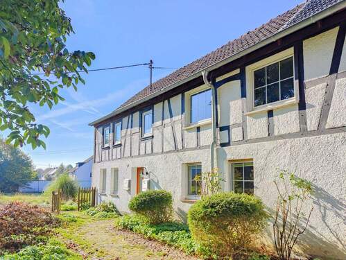 Hausansicht - 7 Zimmer Mehrfamilienhaus, Wohnhaus in Flammersfeld VG