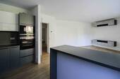 Küche mit Blick ins Wohnzimmer - 