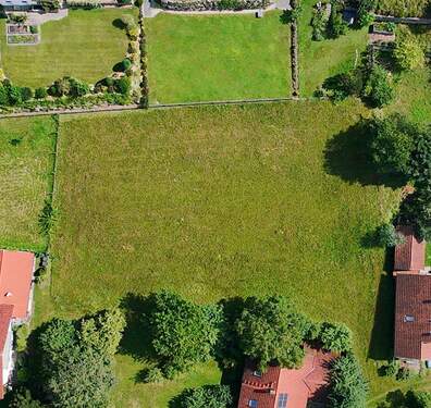 Luftaufnahme - Platz für Entfaltung - Großes Baugrundstück mit Aussicht