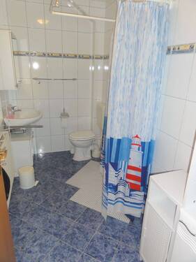 Tageslichtduschbadezimmer EG Whg - 