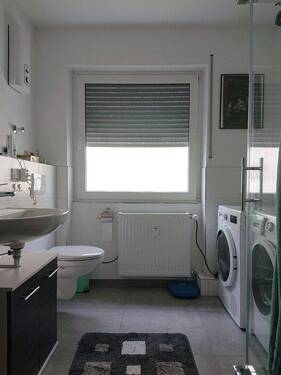 Badezimmer mit Dusche - 
