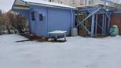 Schuppen mit Holzlagerplatz - 
