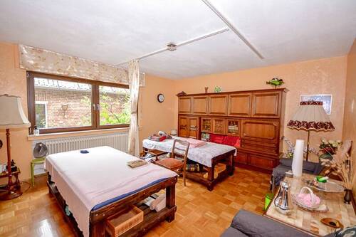 Zimmer-im-Erdgeschoss - 5 Zimmer Mehrfamilienhaus, Wohnhaus zum Kaufen in Hürth