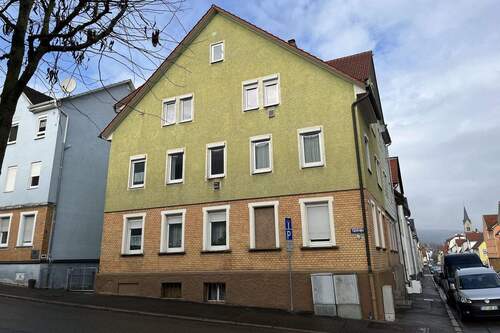 Seitenansicht - 9 Zimmer Mehrfamilienhaus, Wohnhaus zum Kaufen in Tuttlingen