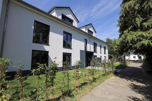 Weg zum Haus - 4 Zimmer Etagenwohnung in Darmstadt / Arheilgen