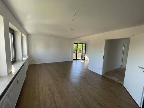 Bild 1 - renovierte 4-Zimmerwohnung mit privatem Garten, Terrasse & Garage
