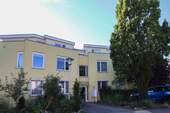 Ansicht Haus - Für Anleger: Vermietete 2-Zimmer-Eigentumswohnung mit Tiefgaragenstellplatz