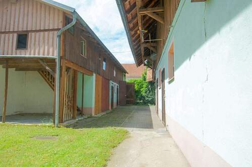 Außenansicht - 9 Zimmer Bauernhaus, Landhaus zum Kaufen in Hahnbach