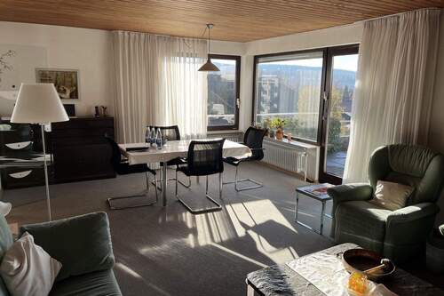 Wohn-/Essbereich mit Zugang zur Terrasse - 