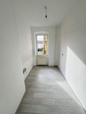 Freundliche Küche mit hellen Fliesen - Etagenwohnung mit 63,00 m&sup2; in Rathenow - Bahnhofnähe zur Miete