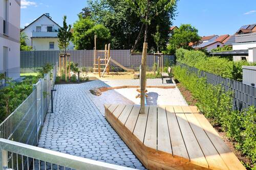 Spielplatz - Etagenwohnung mit 77,10 m&sup2; in Neumarkt in der Oberpfalz zum Kaufen