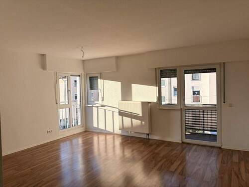 Wohnzimmer - 2 Zimmer Etagenwohnung zur Miete in Siegen / Eiserfeld