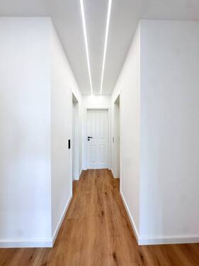 Flur - Etagenwohnung mit 74,20 m&sup2; in Düsseldorf zum Kaufen