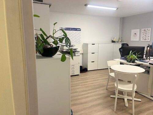 einer der Büroräume - Büro zur Miete in Wackersdorf