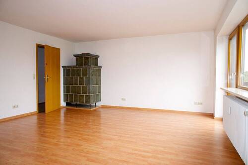 Wohnzimmer / Ofen - 2 Zimmer Etagenwohnung zur Miete in Waltenhofen