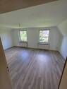 Zimmer 1 - Lichtdurchflutete 2-Zimmer-Wohnung mit kleinem Gartenanteil in Emmerstedt - Neu renoviert