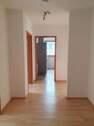 vom Treppenhaus in die Wohnung - 