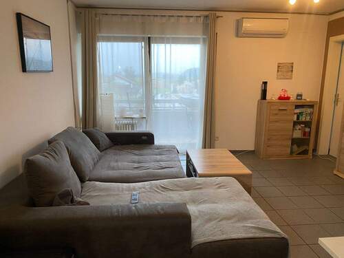 Wohnzimmer - 2 Zimmerwohnung ruhig und zentral in Ainring gelegen