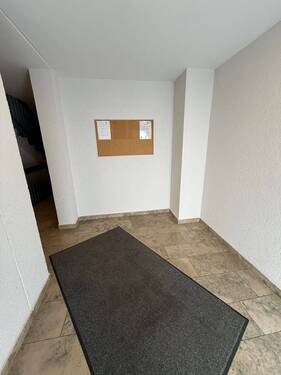 Mehrfamilienhaus - Eingangsbereich - 
