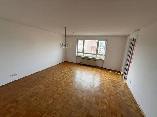 Wohnzimmer mit Balkon - 