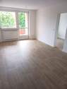 Wohnzimmer mit Balkon - 4 Zimmer Etagenwohnung zur Miete in Thum