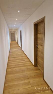 Flur Verwaltungstrakt - 